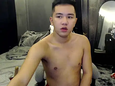 xgregor07 online show from 11/11/25, 12:11