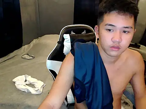 xgregor07 online show from 10/12/25, 05:58