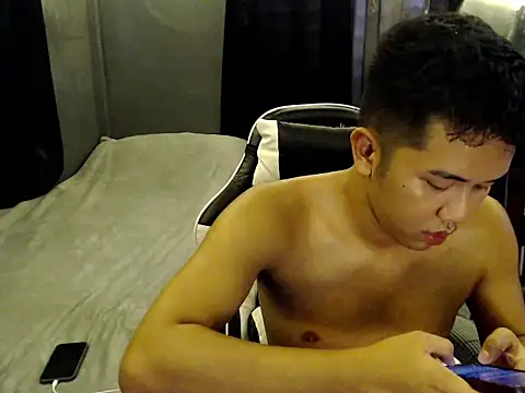 xgregor07 online show from 10/13/25, 06:48