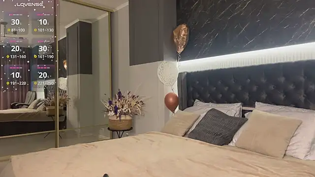 XtraHotX online show from 03/11/25, 01:16