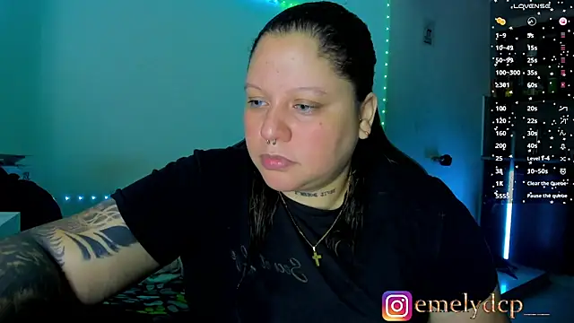 Snapshot of mariana_maze chatting on 06/22/26, 06:32 mariana maze online show from 06/22/26, 06:32