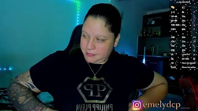 Snapshot of mariana_maze chatting on 06/18/26, 05:06 mariana maze online show from 06/18/26, 05:06