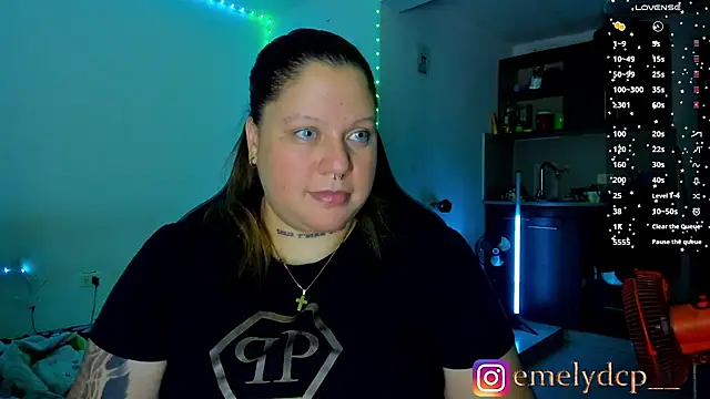 Snapshot of mariana_maze chatting on 06/17/26, 06:02 mariana maze online show from 06/17/26, 06:02