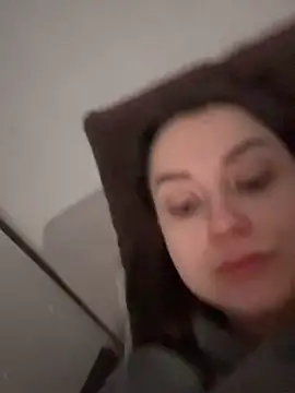 Snapshot of ellie_ssexy chatting on 12/21/25, 05:20 ellie ssexy online show from 12/21/25, 05:20