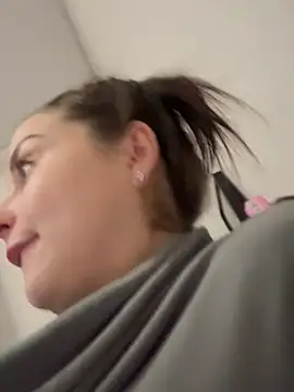 Snapshot of ellie_ssexy chatting on 01/17/26, 07:39 ellie ssexy online show from 01/17/26, 07:39