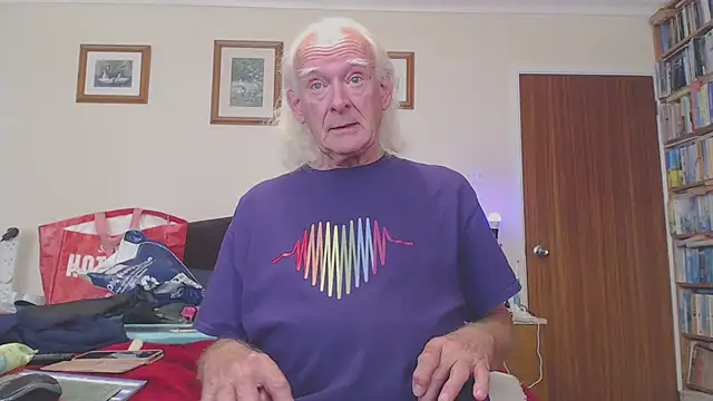 Snapshot of WaverlyKernow chatting on 09/30/25, 01:50 WaverlyKernow online show from 09/30/25, 01:50