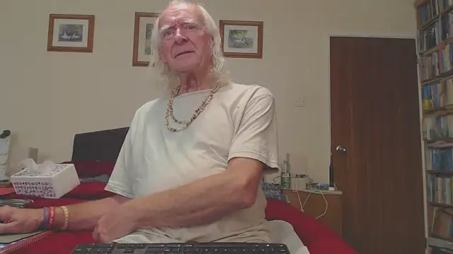 WaverlyKernow online show from 12/19/25, 02:08