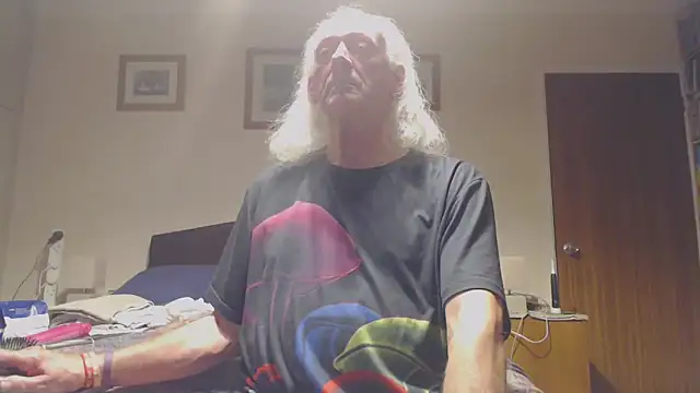 Snapshot of WaverlyKernow chatting on 04/07/26, 06:43 WaverlyKernow online show from 04/07/26, 06:43