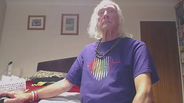 WaverlyKernow online show from 11/03/25, 01:37