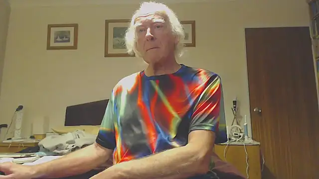 Snapshot of WaverlyKernow chatting on 02/04/25, 10:21 WaverlyKernow online show from 02/04/25, 10:21