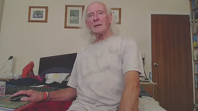Snapshot of WaverlyKernow chatting on 10/14/25, 03:34 WaverlyKernow online show from 10/14/25, 03:34
