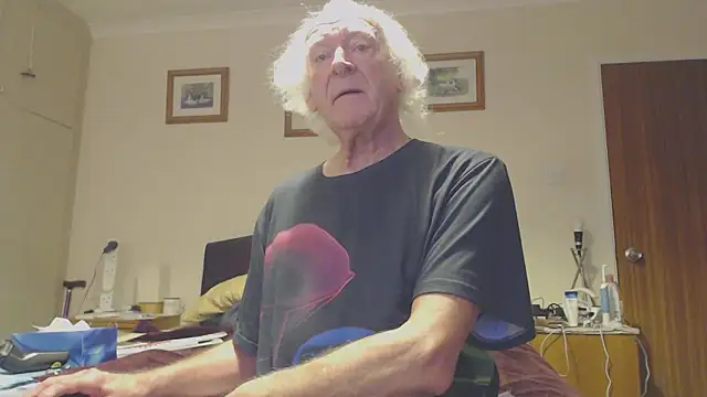 Snapshot of WaverlyKernow chatting on 01/29/25, 10:37 WaverlyKernow online show from 01/29/25, 10:37
