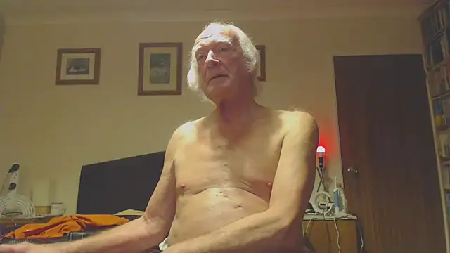 Snapshot of WaverlyKernow chatting on 01/26/25, 11:39 WaverlyKernow online show from 01/26/25, 11:39