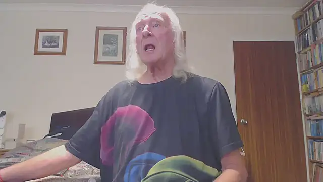 Snapshot of WaverlyKernow chatting on 02/28/26, 01:33 WaverlyKernow online show from 02/28/26, 01:33