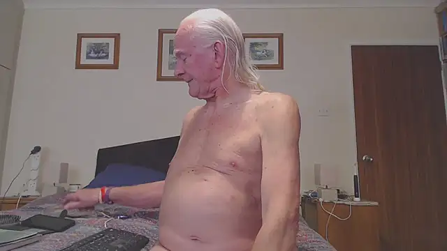 Snapshot of WaverlyKernow chatting on 03/30/26, 01:45 WaverlyKernow online show from 03/30/26, 01:45