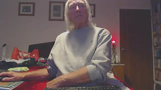 Snapshot of WaverlyKernow chatting on 10/03/25, 11:34 WaverlyKernow online show from 10/03/25, 11:34
