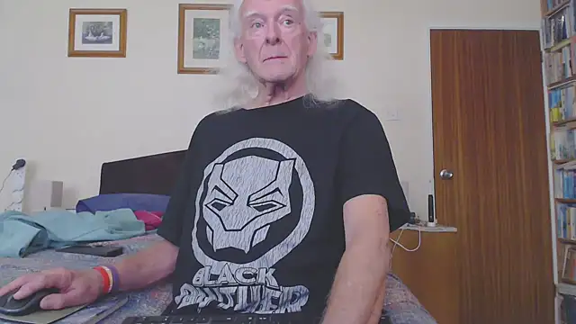 Snapshot of WaverlyKernow chatting on 03/26/26, 02:15 WaverlyKernow online show from 03/26/26, 02:15