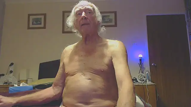 Snapshot of WaverlyKernow chatting on 01/20/25, 07:58 WaverlyKernow online show from 01/20/25, 07:58