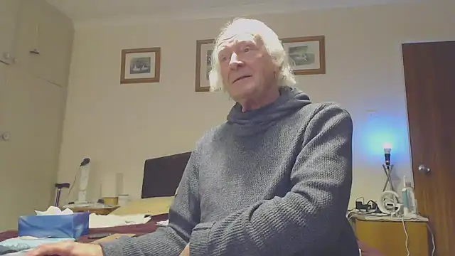 Snapshot of WaverlyKernow chatting on 01/27/25, 02:24 WaverlyKernow online show from 01/27/25, 02:24