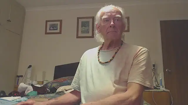 Snapshot of WaverlyKernow chatting on 03/21/25, 02:51 WaverlyKernow online show from 03/21/25, 02:51
