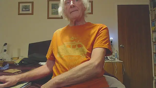 Snapshot of WaverlyKernow chatting on 01/25/25, 04:24 WaverlyKernow online show from 01/25/25, 04:24