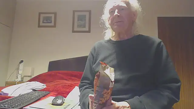 WaverlyKernow online show from 12/15/25, 03:29