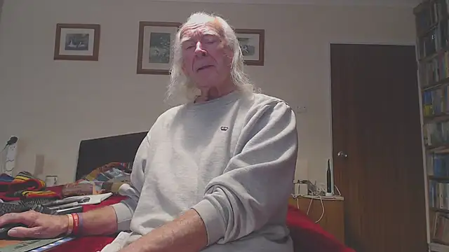 Snapshot of WaverlyKernow chatting on 01/07/26, 11:48 WaverlyKernow online show from 01/07/26, 11:48