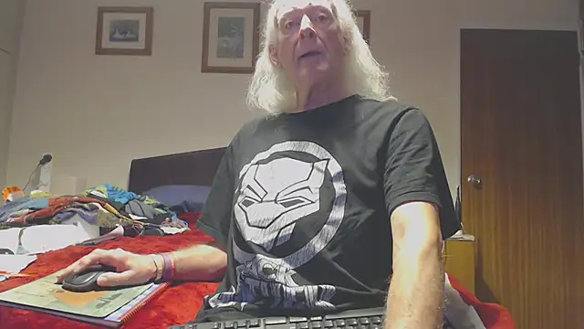 Snapshot of WaverlyKernow chatting on 02/18/26, 09:06 WaverlyKernow online show from 02/18/26, 09:06