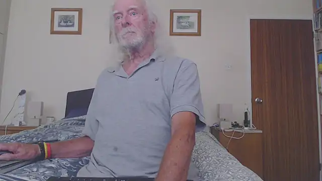 Snapshot of WaverlyKernow chatting on 07/06/26, 03:36 WaverlyKernow online show from 07/06/26, 03:36