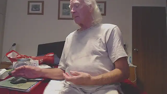 Snapshot of WaverlyKernow chatting on 09/27/25, 11:27 WaverlyKernow online show from 09/27/25, 11:27