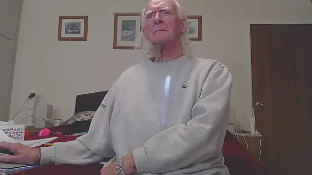 WaverlyKernow online show from 11/02/25, 01:05