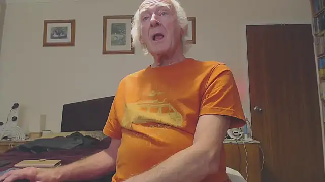 Snapshot of WaverlyKernow chatting on 01/25/25, 01:19 WaverlyKernow online show from 01/25/25, 01:19