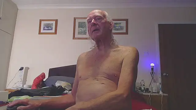 Snapshot of WaverlyKernow chatting on 10/05/25, 11:56 WaverlyKernow online show from 10/05/25, 11:56