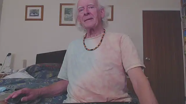 Snapshot of WaverlyKernow chatting on 03/15/25, 01:40 WaverlyKernow online show from 03/15/25, 01:40