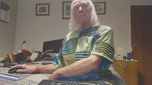 Snapshot of WaverlyKernow chatting on 03/15/26, 03:41 WaverlyKernow online show from 03/15/26, 03:41