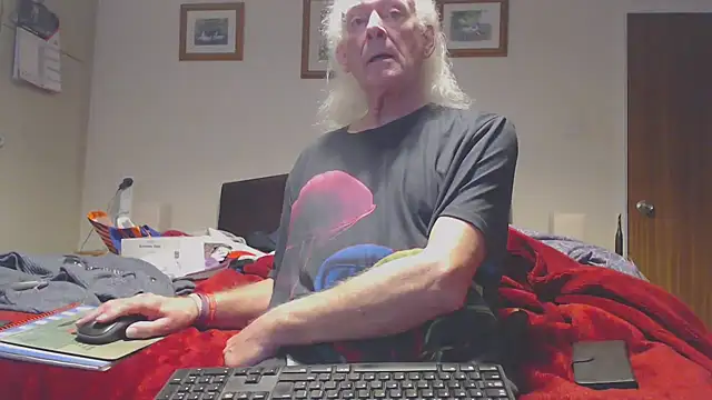 Snapshot of WaverlyKernow chatting on 02/16/26, 08:24 WaverlyKernow online show from 02/16/26, 08:24