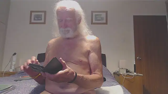 Snapshot of WaverlyKernow chatting on 06/21/26, 09:15 WaverlyKernow online show from 06/21/26, 09:15