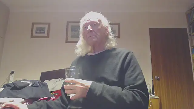 WaverlyKernow online show from 12/14/25, 03:17