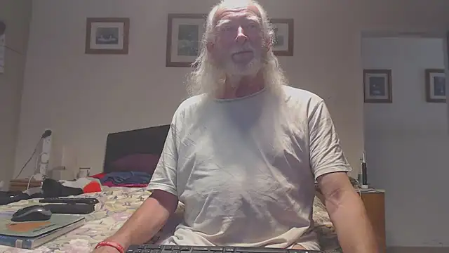 Snapshot of WaverlyKernow chatting on 05/24/26, 06:46 WaverlyKernow online show from 05/24/26, 06:46