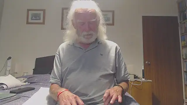 Snapshot of WaverlyKernow chatting on 06/17/26, 11:09 WaverlyKernow online show from 06/17/26, 11:09