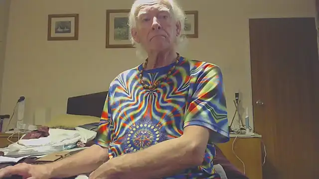 Snapshot of WaverlyKernow chatting on 02/26/25, 07:23 WaverlyKernow online show from 02/26/25, 07:23