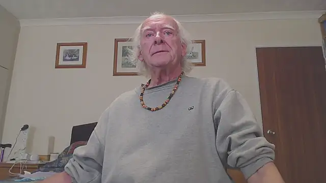Snapshot of WaverlyKernow chatting on 03/03/25, 02:17 WaverlyKernow online show from 03/03/25, 02:17