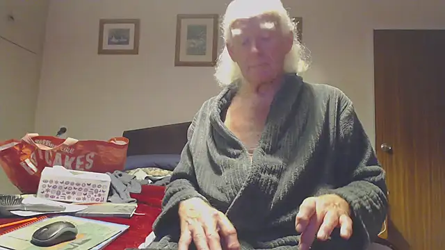 Snapshot of WaverlyKernow chatting on 09/19/25, 08:24 WaverlyKernow online show from 09/19/25, 08:24