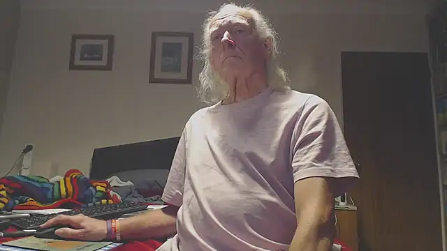 Snapshot of WaverlyKernow chatting on 01/10/26, 08:53 WaverlyKernow online show from 01/10/26, 08:53