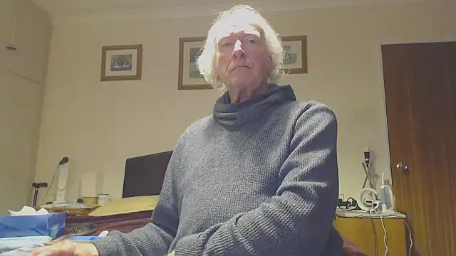 Snapshot of WaverlyKernow chatting on 01/27/25, 08:07 WaverlyKernow online show from 01/27/25, 08:07