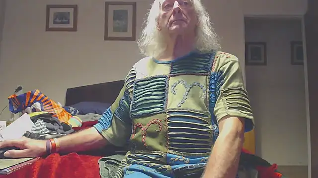 Snapshot of WaverlyKernow chatting on 02/11/26, 08:47 WaverlyKernow online show from 02/11/26, 08:47