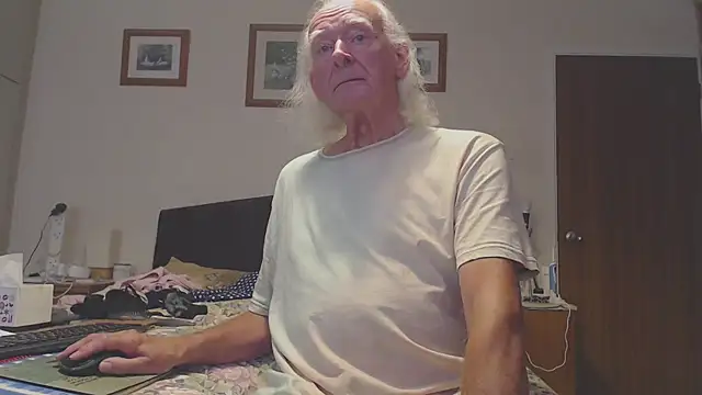 Snapshot of WaverlyKernow chatting on 09/10/25, 03:00 WaverlyKernow online show from 09/10/25, 03:00