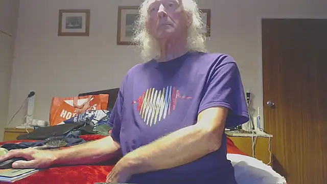 Snapshot of WaverlyKernow chatting on 10/01/25, 06:56 WaverlyKernow online show from 10/01/25, 06:56