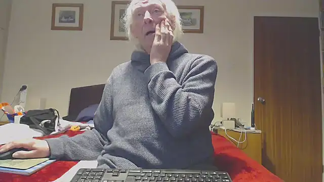 Snapshot of WaverlyKernow chatting on 02/19/26, 12:24 WaverlyKernow online show from 02/19/26, 12:24