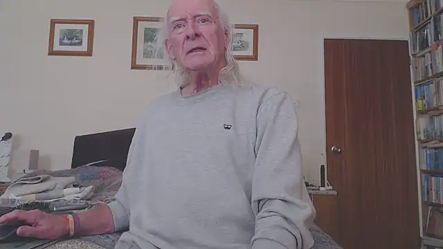 Snapshot of WaverlyKernow chatting on 03/09/26, 01:03 WaverlyKernow online show from 03/09/26, 01:03